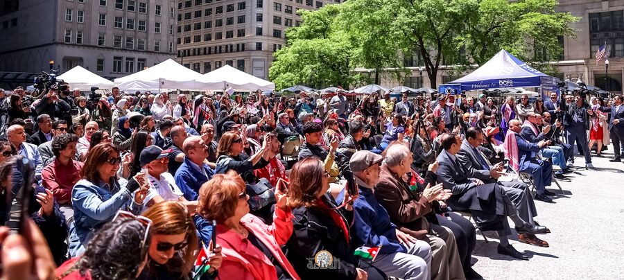 أردنيون يحتفلون بالاستقلال وزفاف الأمير الحسين