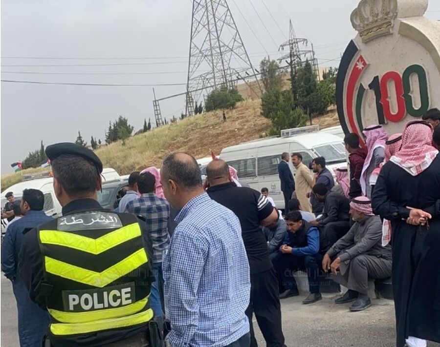 احتجاجا على وقف تصدير الاغنام للسعودية..