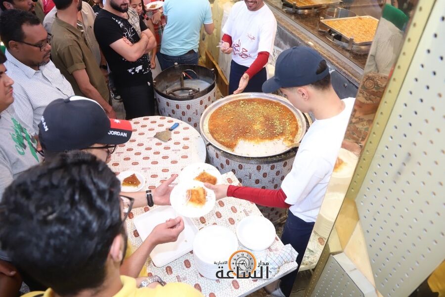 الأضخم بالأردن.. حلويات نفيسة توزع 6