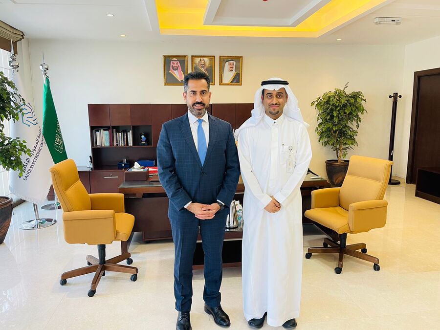 عمان الأهلية تبحث سبل التعاون مع