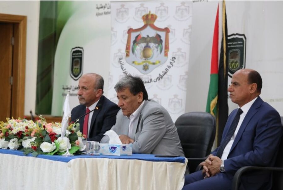 عزايزة يحاور ممثلي مجتمع محلي وطلبة