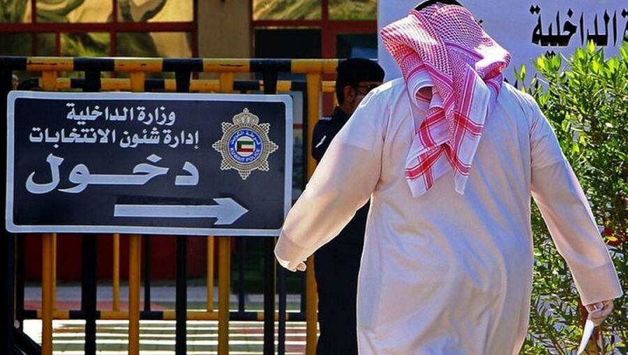 الكويتيون يتزينون لعرسهم الوطني الثلاثاء