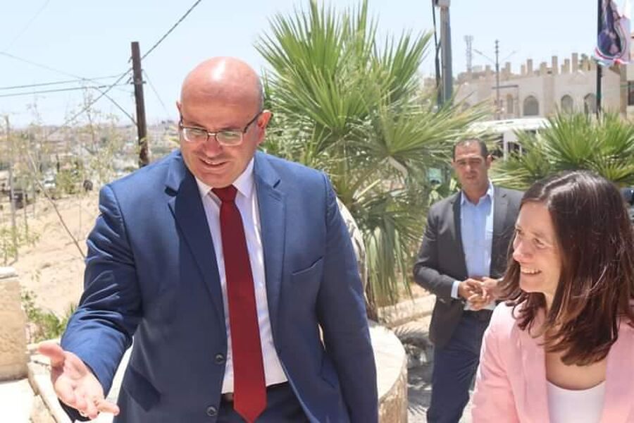 صلاح للسفيرة البريطانية: معان تعاني الفقر