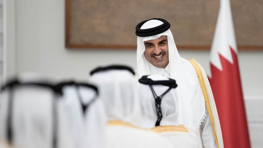 الشيخ تميم يؤدي صلاة عيد الأضحى