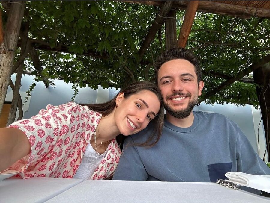 ولي العهد ينشر صورة برفقة الاميرة