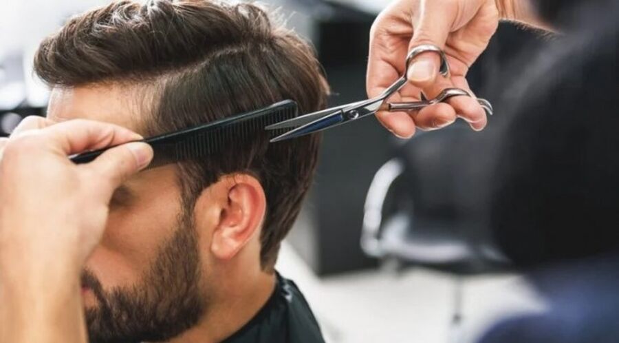 تهجم على صالون حلاقة في المفرق..