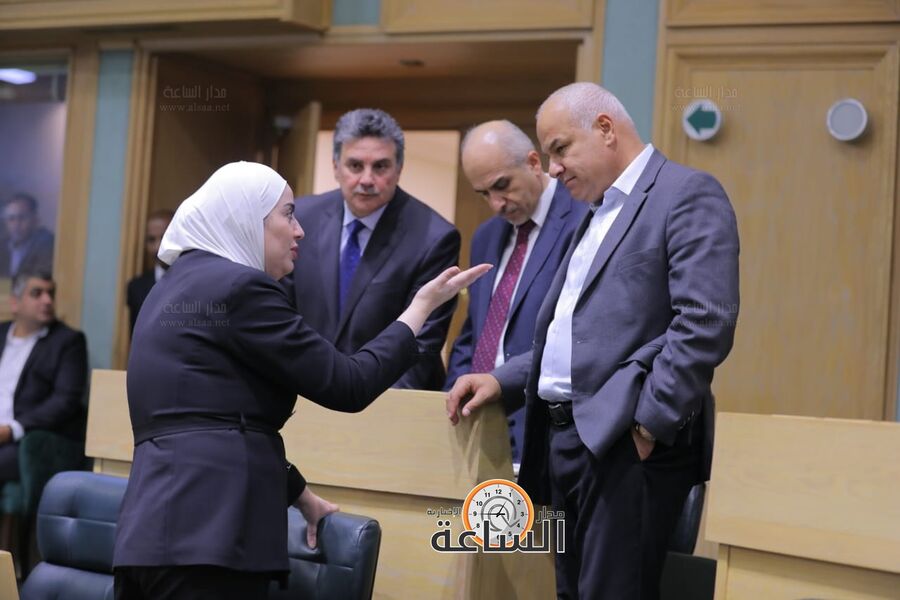 الأعيان يعيد البيانات الشخصية للجنته الخدماتية..