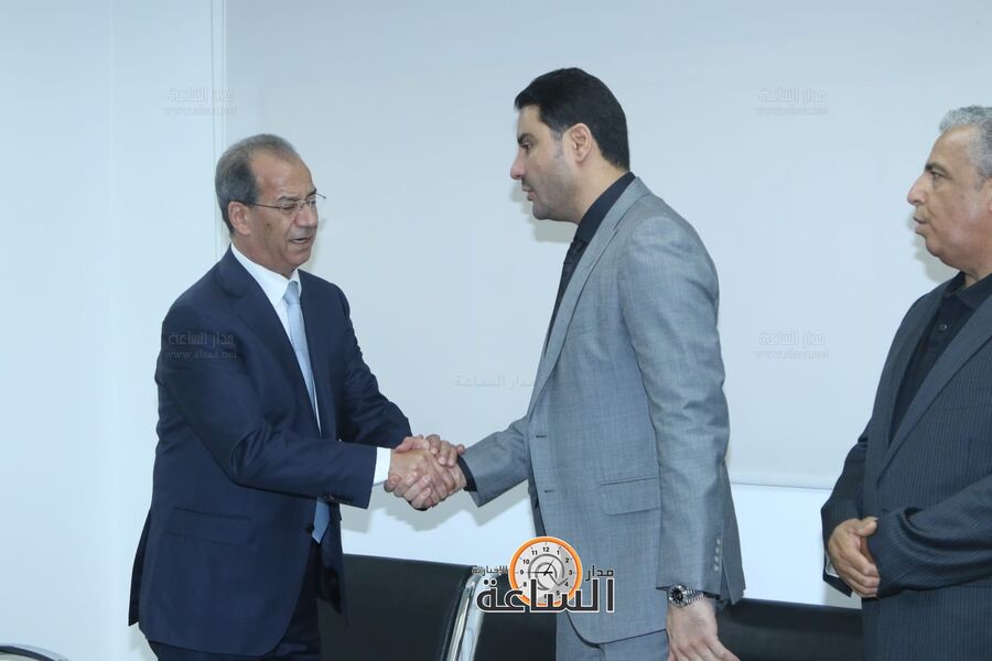 الشبول يقدم تعازي الحكومة للسفارة الليبية