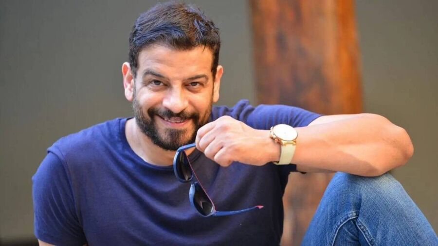 وفاة الفنان أشرف مصيلحي.. وهذه آخر