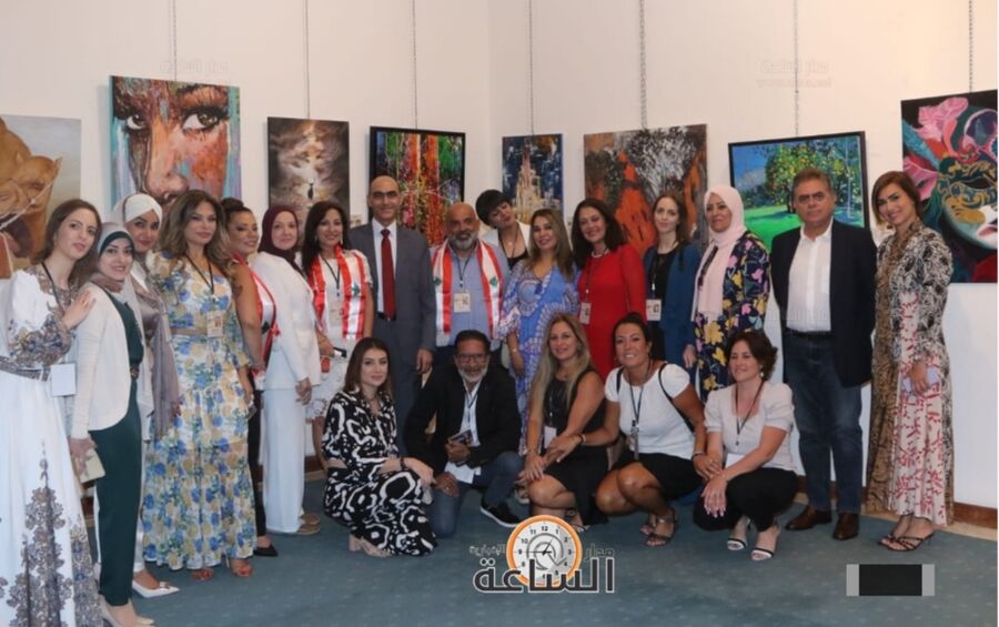 فاضل والزعبي يكرمان الفنانين التشكيليين المشاركين