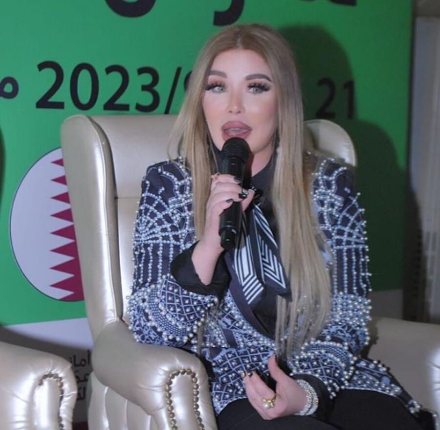 سارة طالب السهيل فى معرض عمان