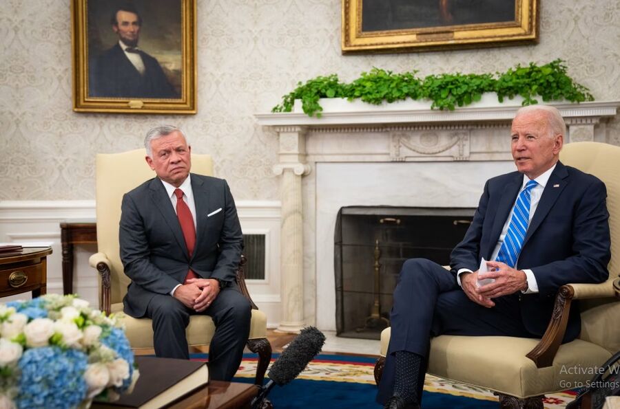 الملك والرئيس الأمريكي يبحثان هاتفيا الأوضاع