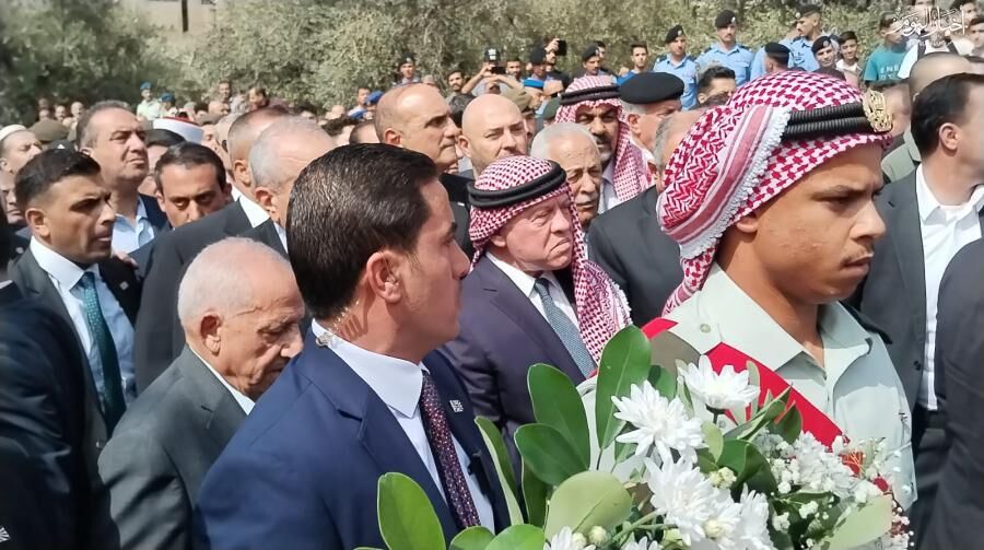 الملك يشارك في مراسم تشييع جثمان