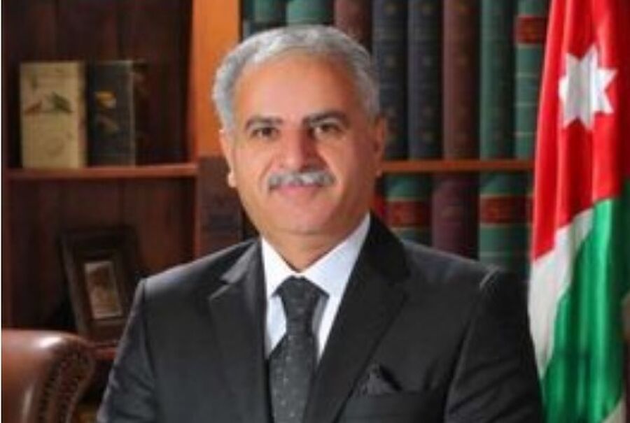 الدكتور حسين علي اللواما.. مبارك الترقية