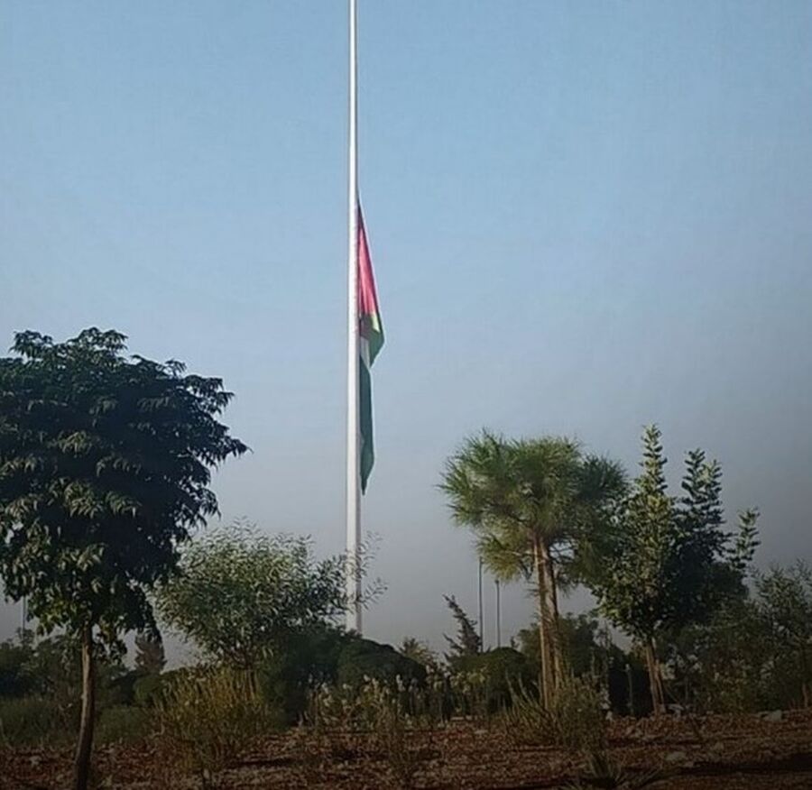 تنكيس الأعلام في الأردن حدادا على