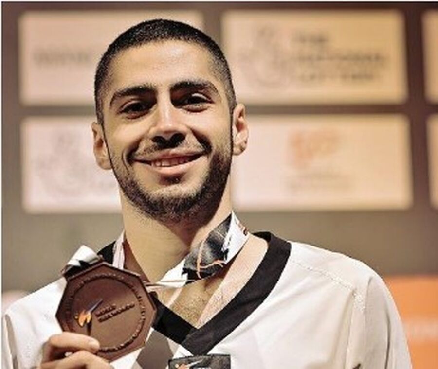 طالب عمان الأهلية زيد مصطفى يحجز