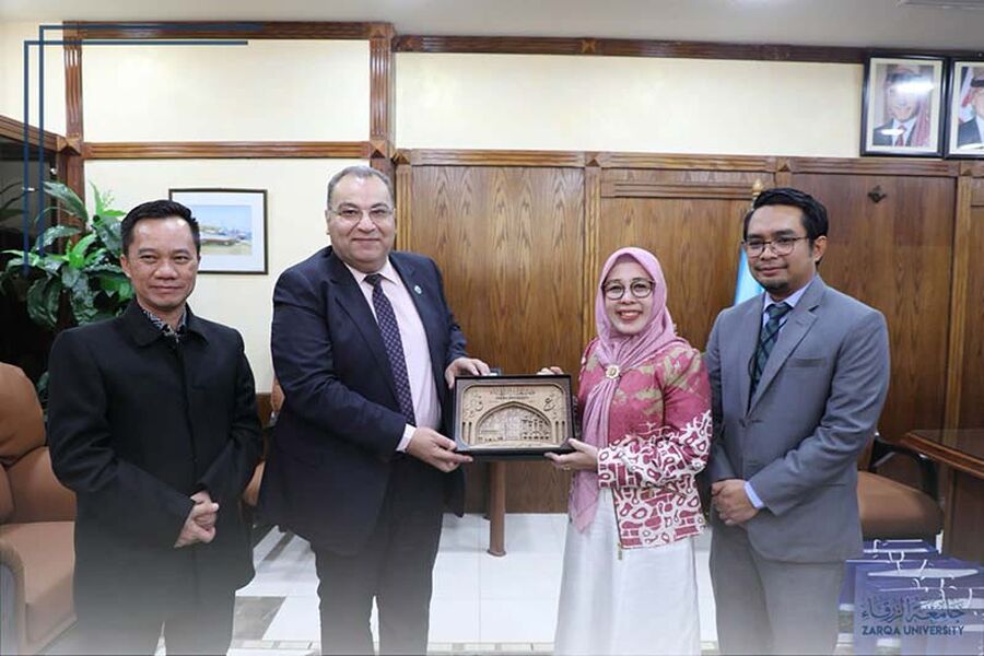 وفد من جامعة رادين فتح الإسلامية