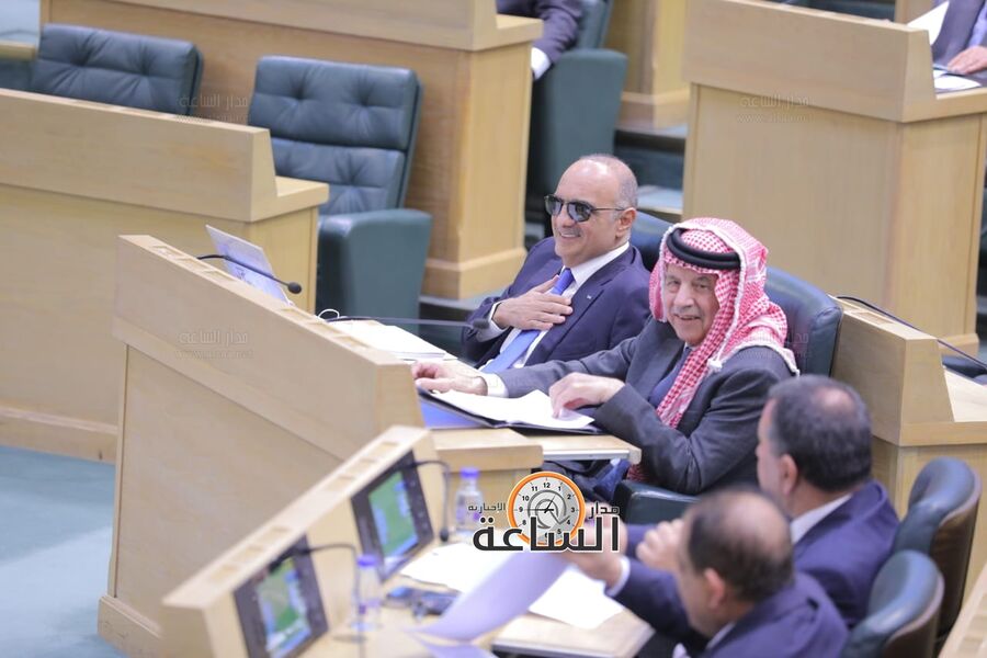 الخصاونة تحت القبة بـ نظارة سوداء