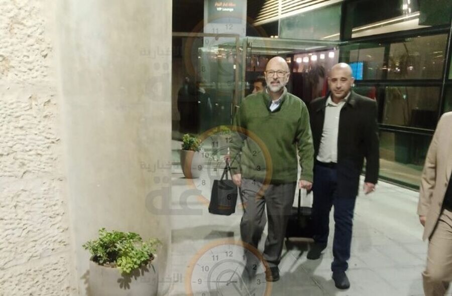 عمر الرزاز في مطار الملكة علياء