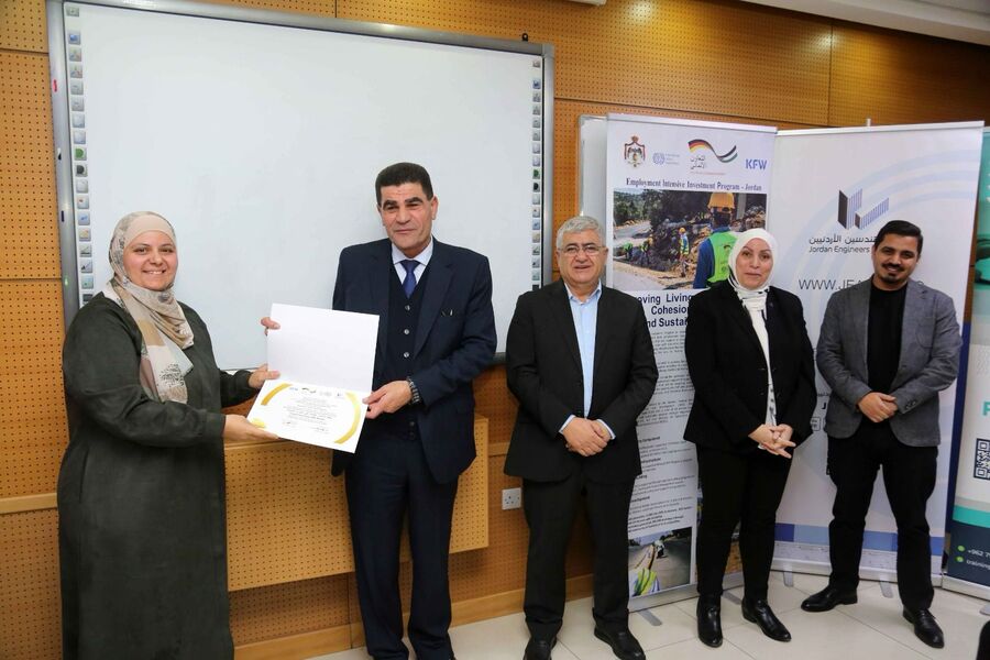 العمل الدولية تمول مشاريع العماله المكثفه