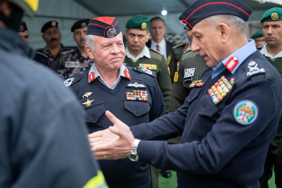 الملك يزور مديرية الدفاع المدني ويطلع