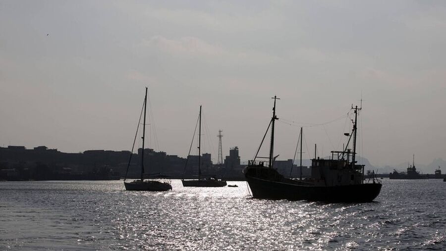 الحوثيون يستهدفون سفينة نفطية بريطانية في