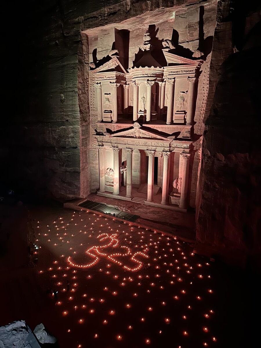 احتفالا باليوبيل الفضي.. سلطة البترا تزين