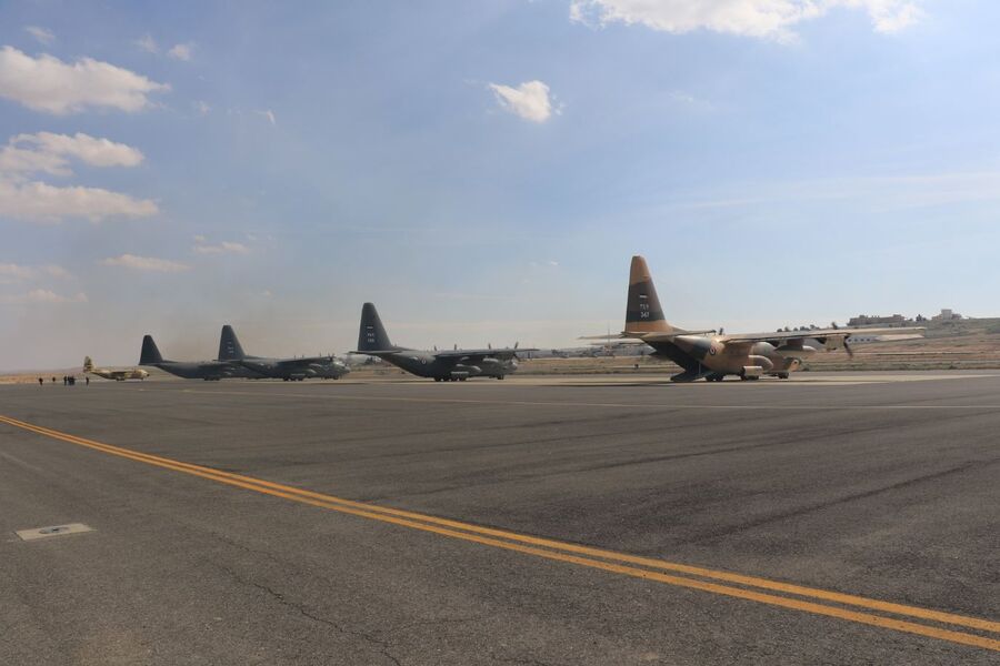 شاهد.. 4 طائرات اردنية تنزل مساعدات