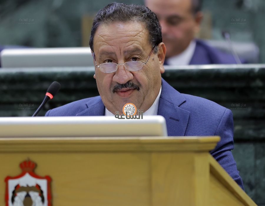 النائب ’قموه‘ يـ’صف سيارته‘ تضامنا مع