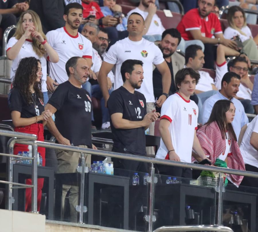 ولي العهد يؤازر النشامى ضد طاجيكستان