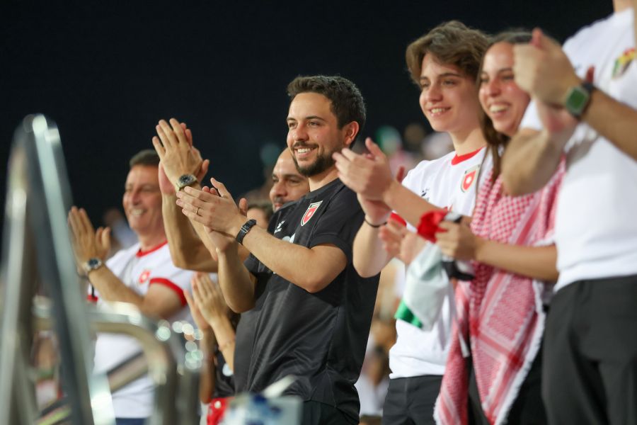 شاهد.. فرحة الأمير الحسين بفوز الأردن