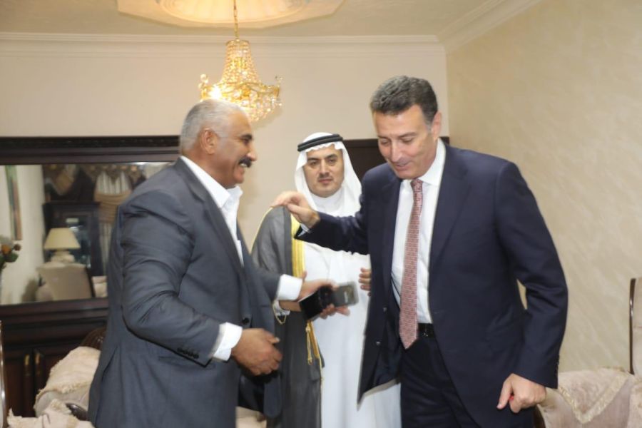 شخصيات سياسية في زيارة لدارة المهندس