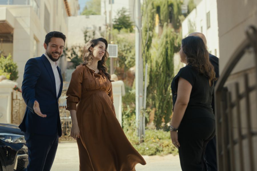 ولي العهد والأميرة رجوة يزوران شركة