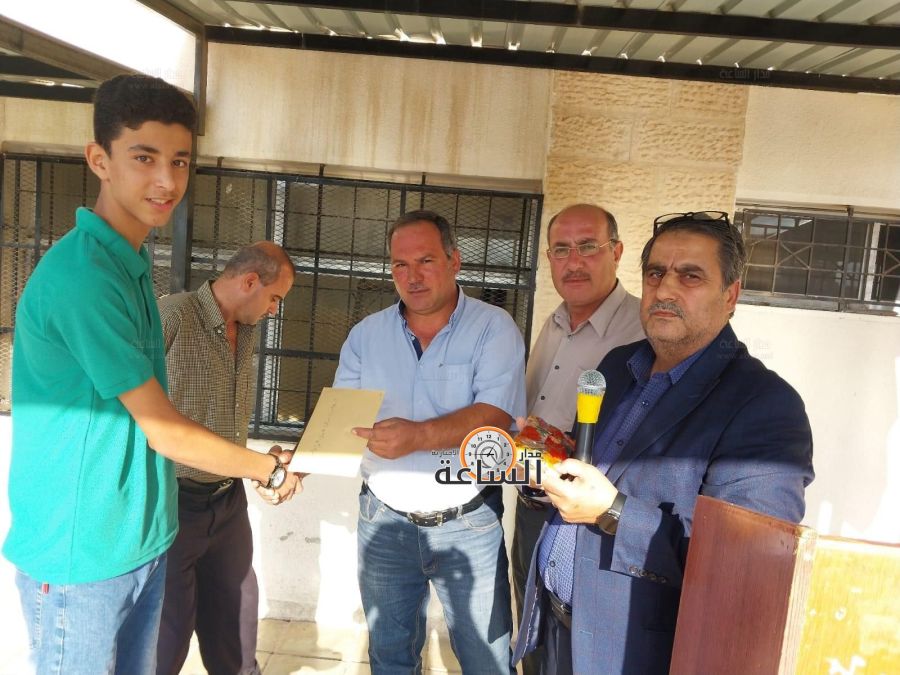 طالب أردني يعثر على محفظة بداخلها