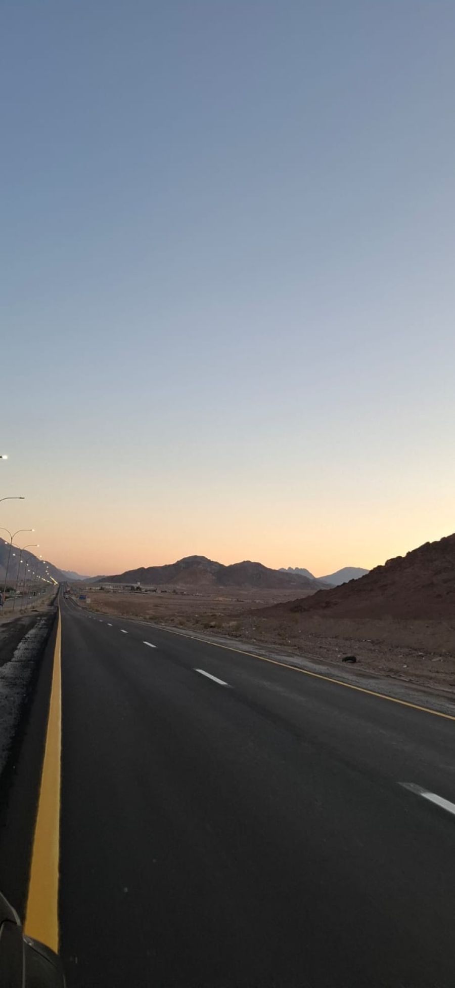 إنهاء الأعمال بمشروع صيانة الطريق الصحراوي