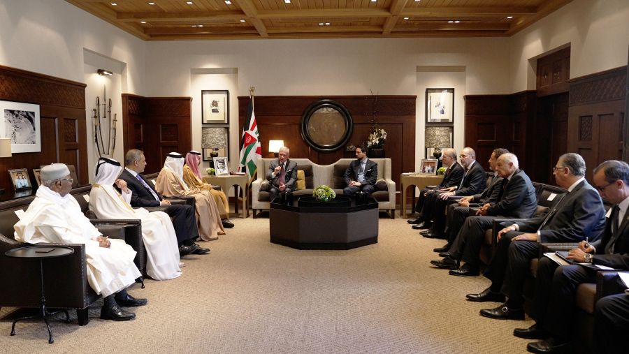 الملك يستقبل وفد اللجنة الوزارية العربية