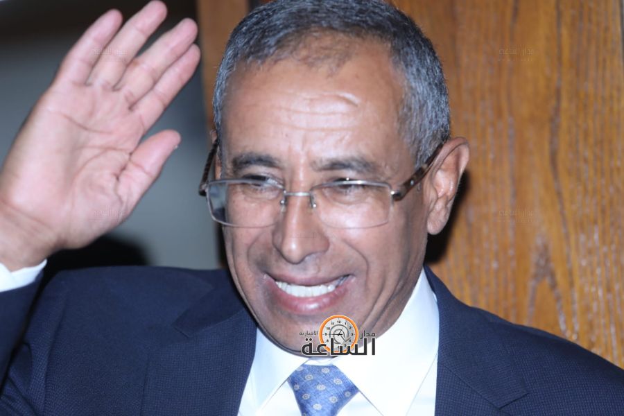 الوزير العبادي يستقبل المهنئين بتعيينه وزير