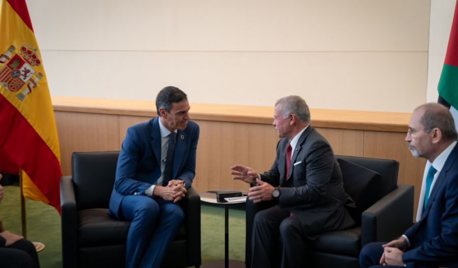 الملك يدعو لتهدئة شاملة بالمنطقة لدى