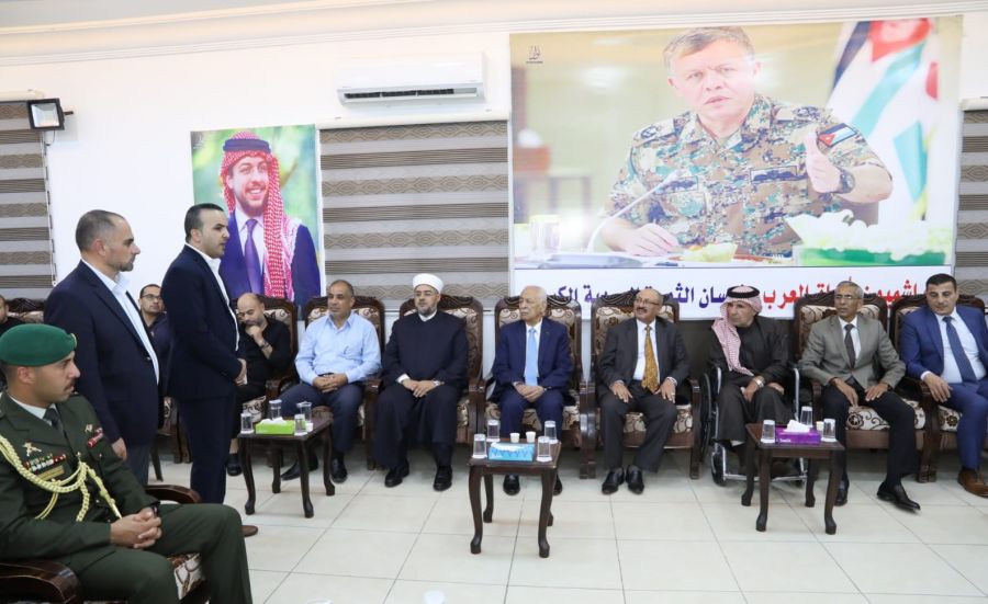 مندوبا عن الملك وولي العهد.. العيسوي