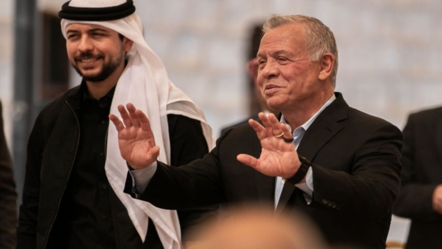 الملك يفتتح مركز عجلون الثقافي ويلتقي