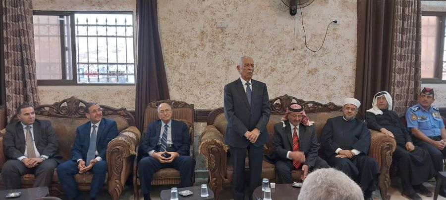 مندوبا عن الملك وولي العهد.. العيسوي