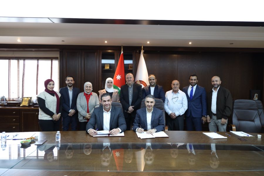 صناعة عمان توقّع اتفاقية لتطوير أول