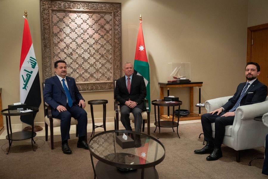 الملك يلتقي رئيس الوزراء العراقي محمد