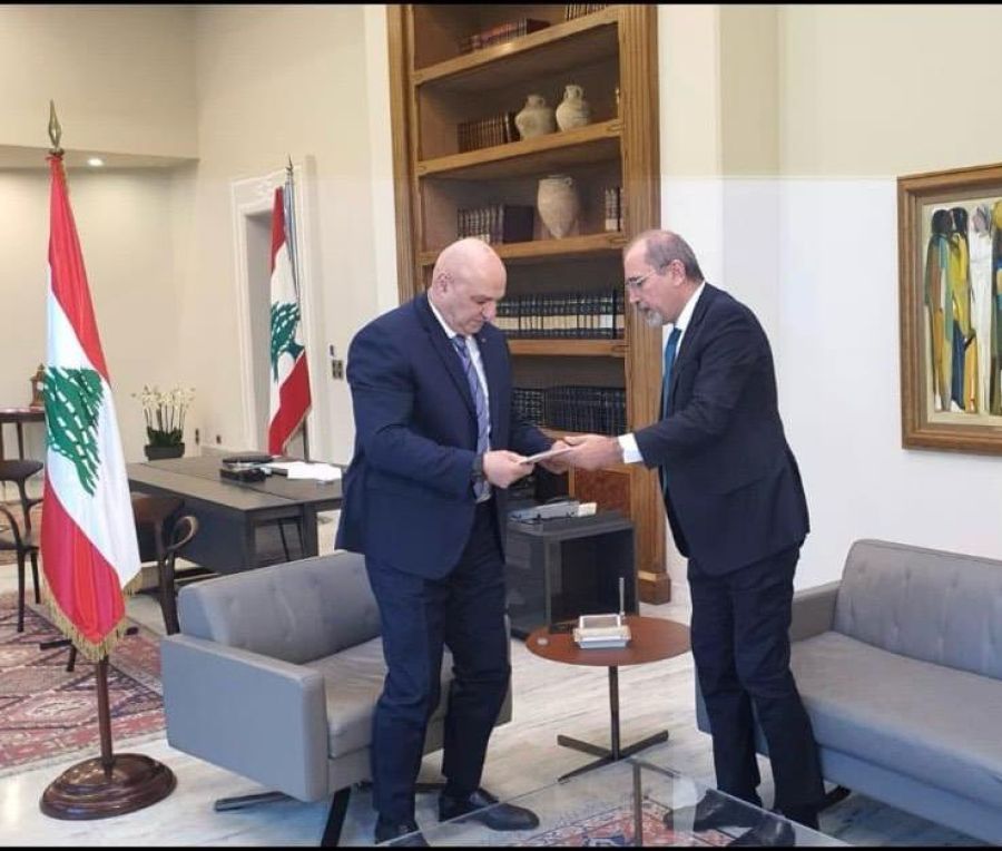 الصفدي ينقل رسالة من الملك إلى