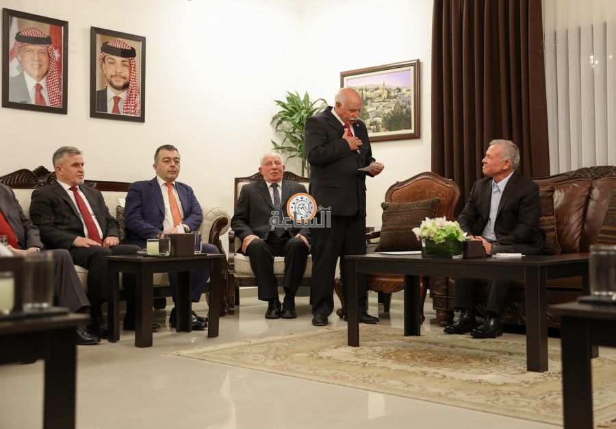 بالصور.. الملك يلتقي شخصيات ومتقاعدين في