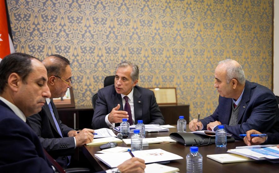 رئيس الوزراء يوجّه بصرف كامل رديّات