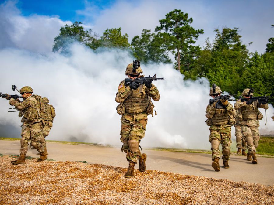 الجيش الأميركي يطرد المتحولين جنسيا من