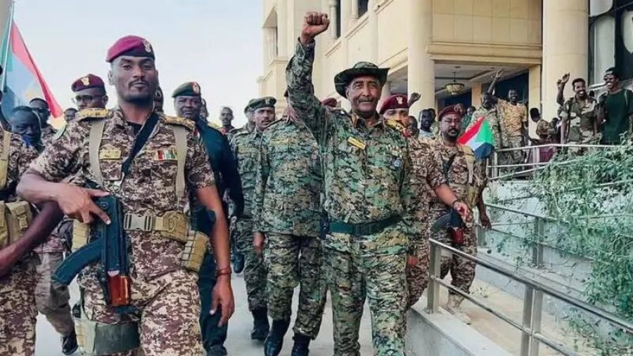 البرهان بقصر الرئاسة: الخرطوم حرة (فيديو)