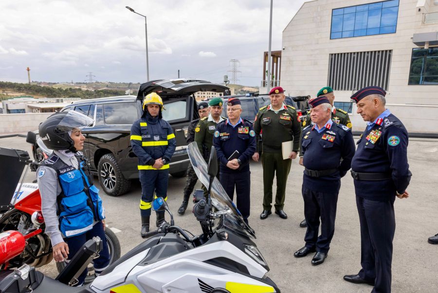 الملك يفتتح نادي ضباط الأمن العام