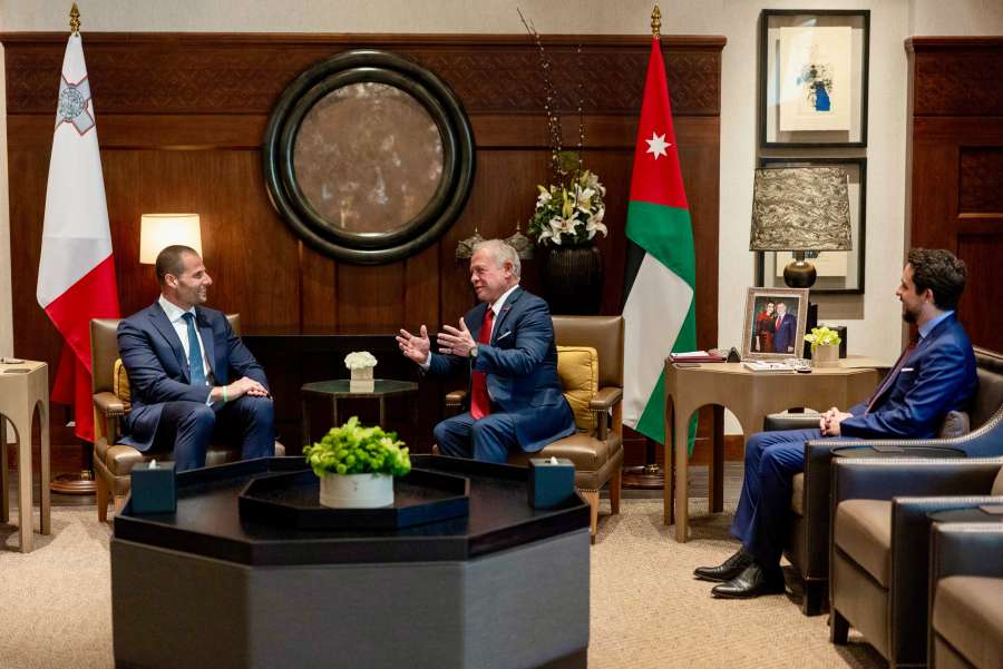 الملك ورئيس وزراء مالطا يبحثان العلاقات